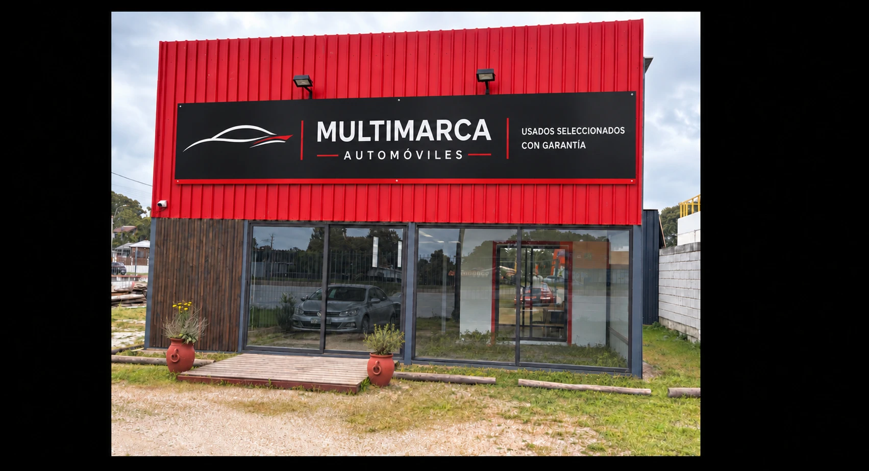 Propuesta del frente de Multimarca Automóviles con el autito tipo firma y la entrada real