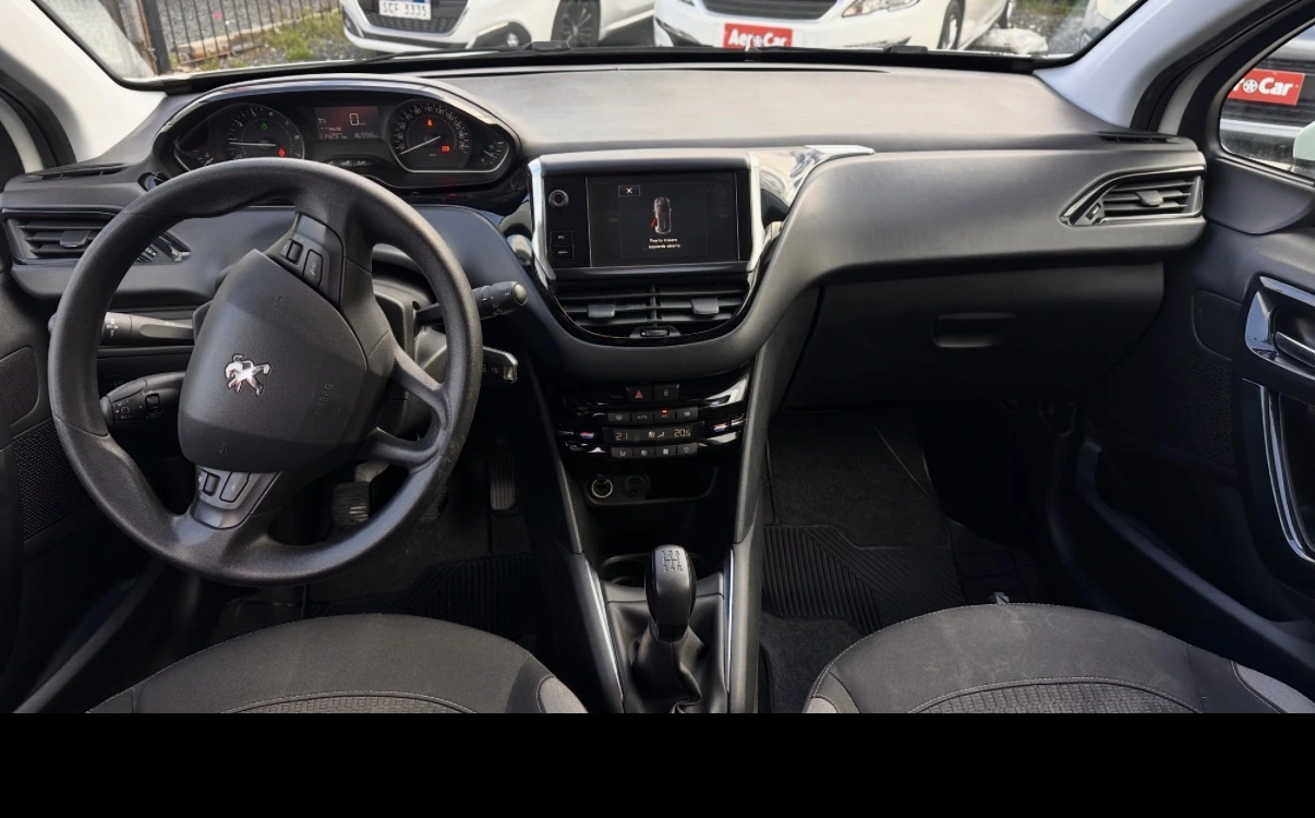 Peugeot 208 Active 2016, interior